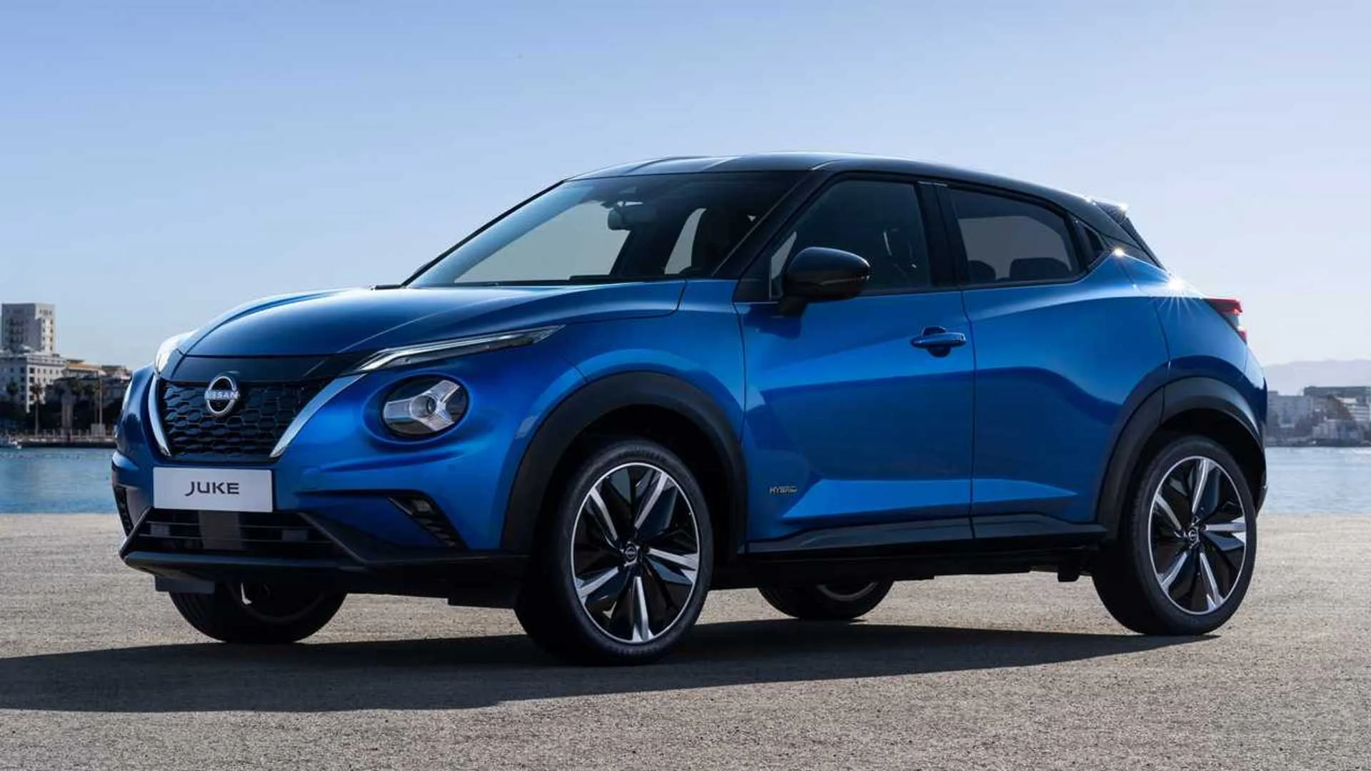 Nissan Juke, kompakt boyutları ve sportif tasarımı ile şehir içi sürüşler için uygun bir crossover modelidir.